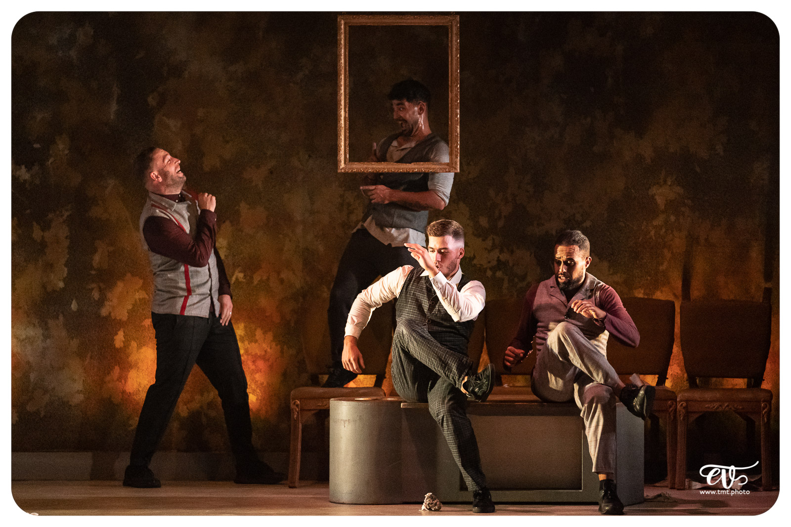 SUR LE FIL (CIE PYRAMID)